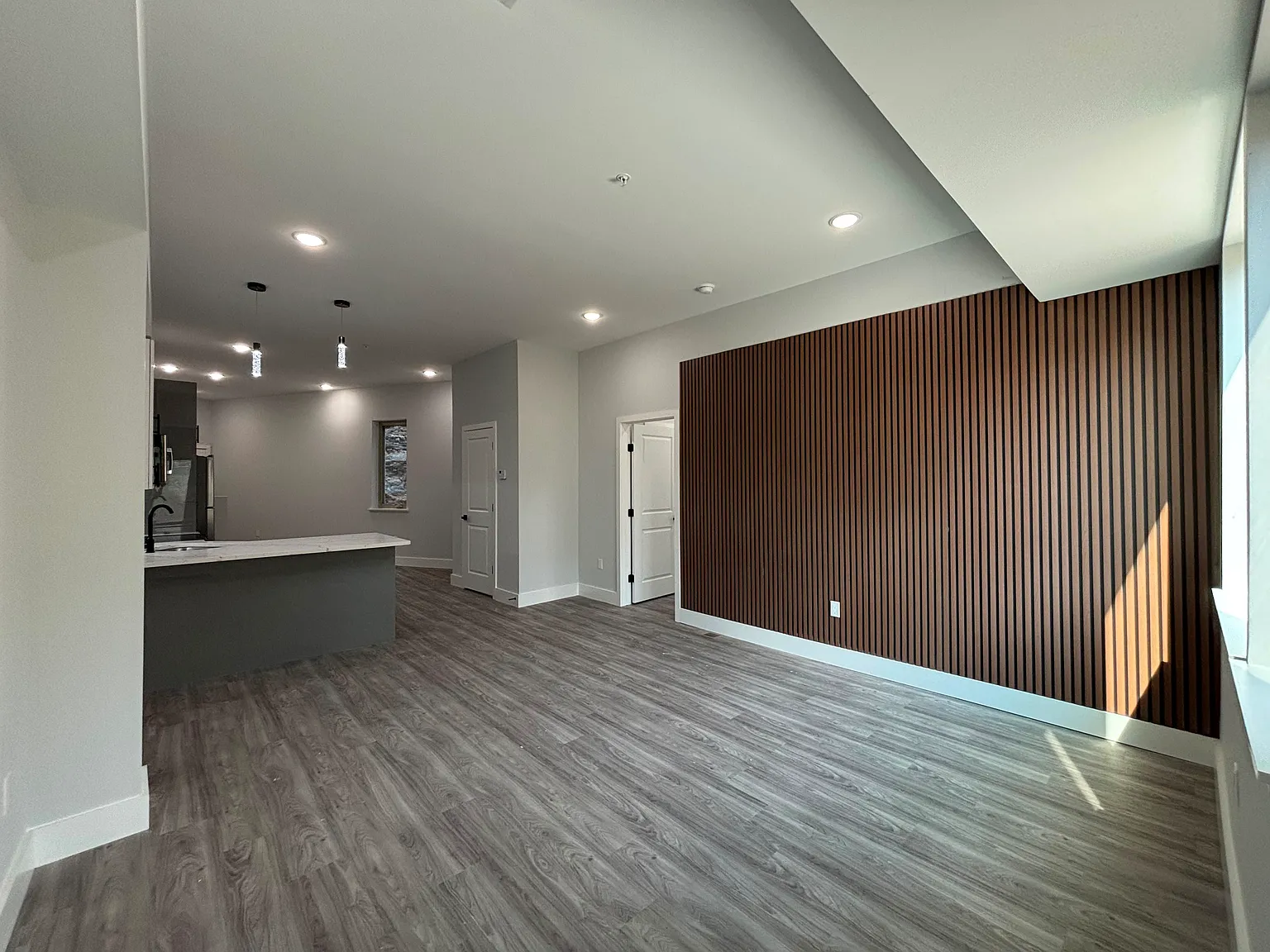4 bed, 2.5 bath, 1150 sqft, $2,400 — Photo 3
