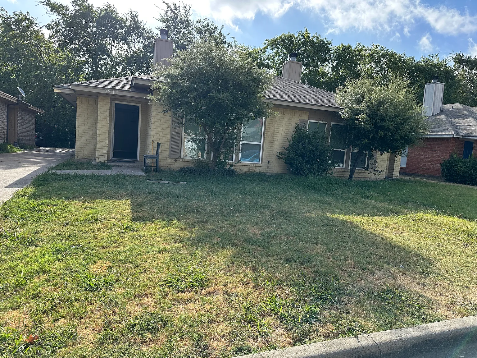 3 bed, 1185 sqft, $1,900 — Photo 1