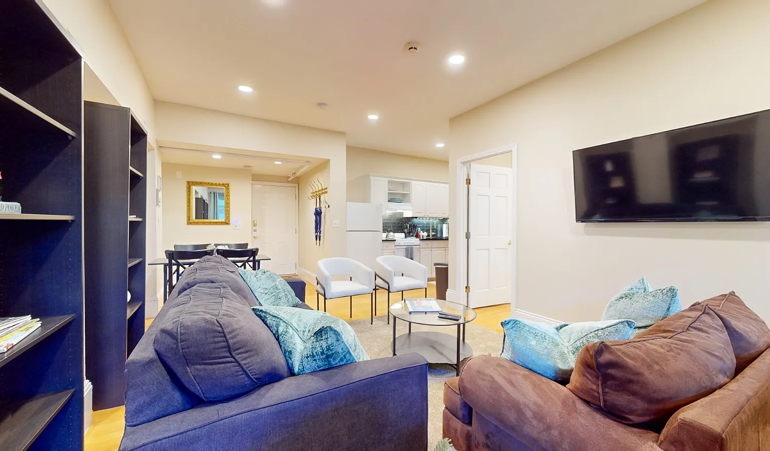 2 bed, 900 sqft, $7,995 — Photo 2