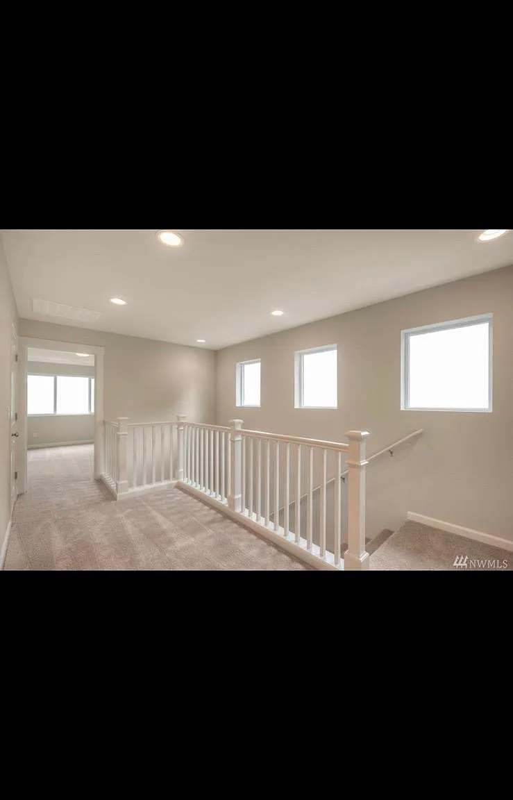 5 bed, 3.5 bath, 2738 sqft, $4,500 — Photo 3