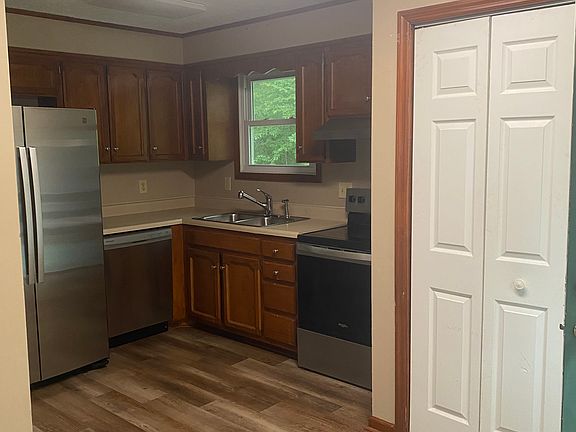 2nd image of 1017 Hollis Ln