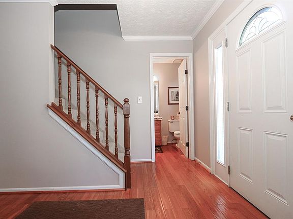 3rd image of 9558 Kelly Dr