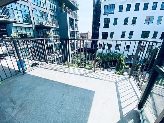 4th image of 1040 Dean St #708L
