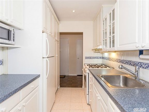 5th image of 32 Pearsall Ave APT 1A