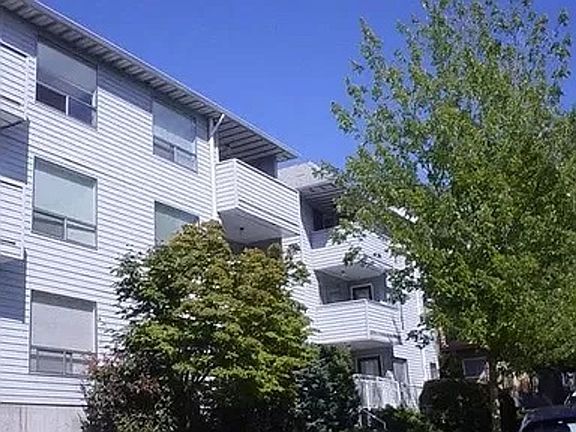 5th image of 816 NE 43rd St APT 209