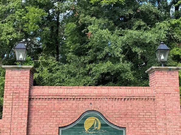 1080 Clearwater Dr, White Plains, GA 30678