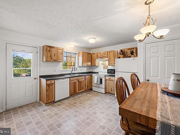4th image of 207 Willowbrook Ct