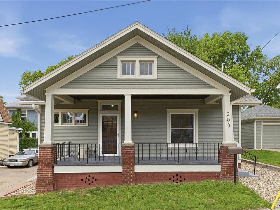 1st image of 208 N 2nd St
