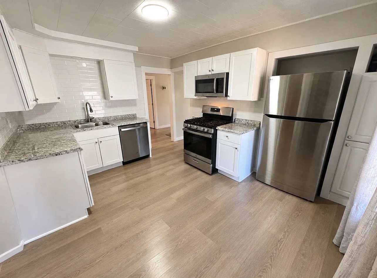2 bed, 1100 sqft, $1,800 — Photo 2