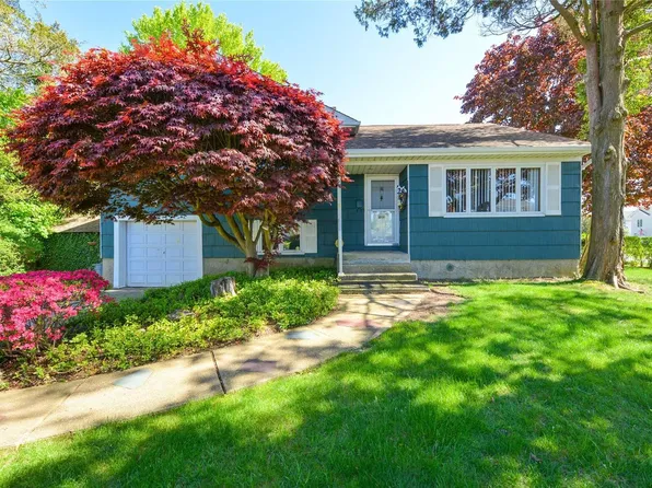 2 Circle Drive, Syosset, NY 11791