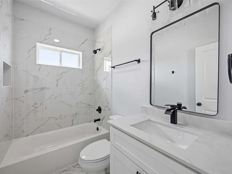4138 Larkspur St #B — Photo 10