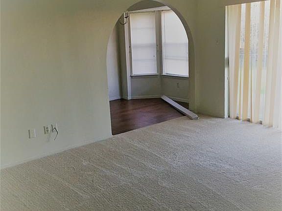 5th image of 2700 Lake Gardens Dr
