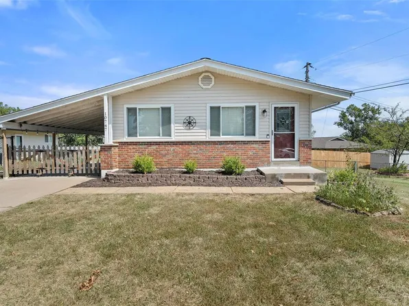 10747 Corning Dr, Saint Louis, MO 63123