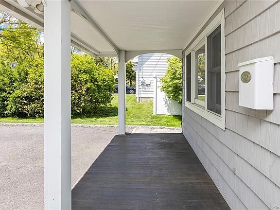 2nd image of 11 Jennifer Ln