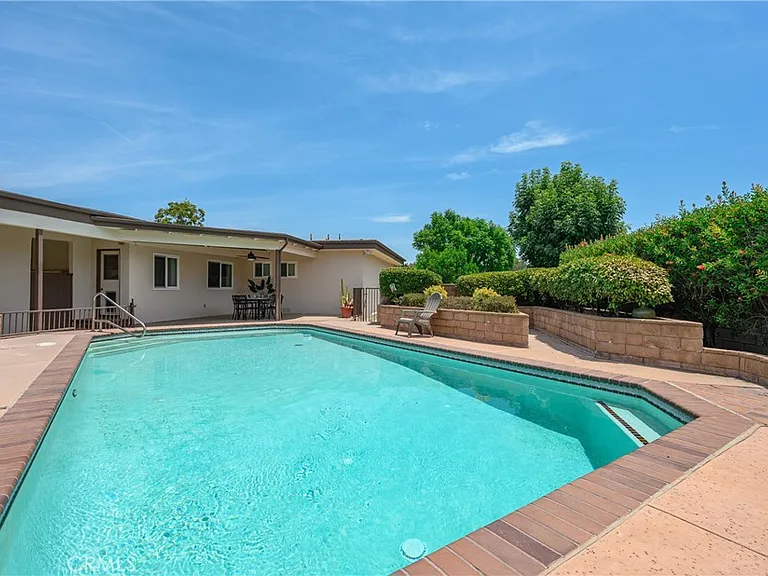 2328 E Vine Ave — Photo 21