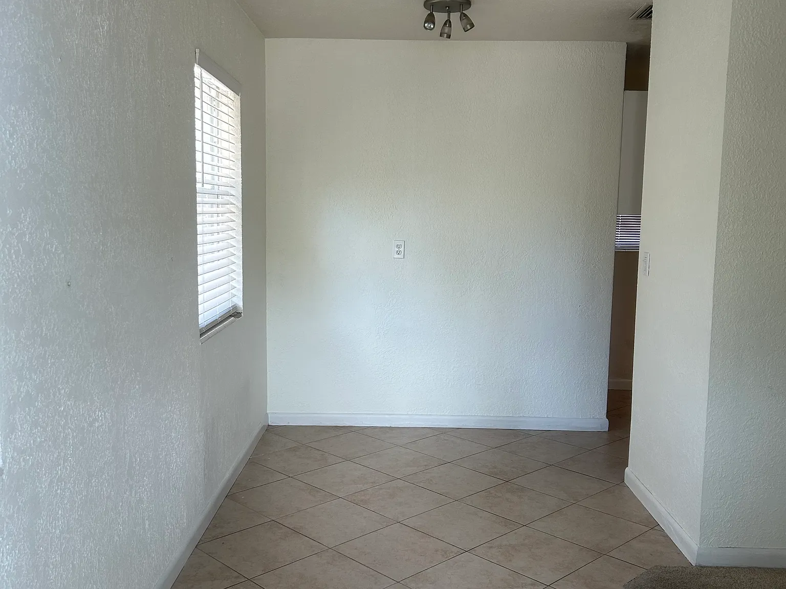 2 bed, 769 sqft, $2,700 — Photo 3