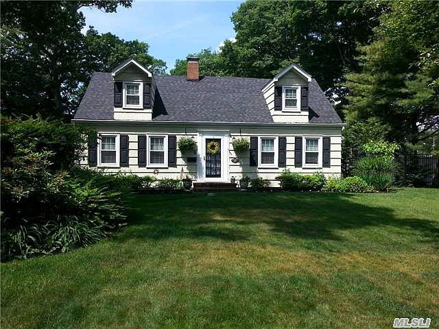 1st image of 6 Menasha Ln