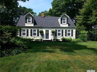 6 Menasha Ln, East Islip, NY 11730