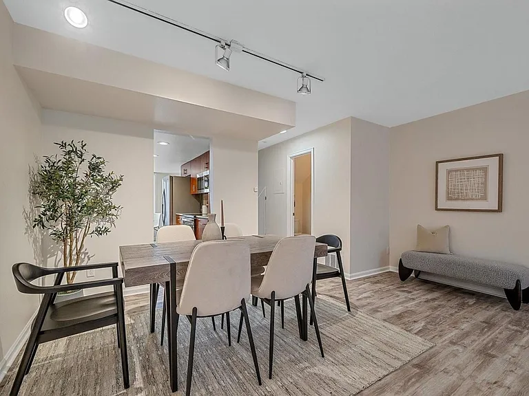 162 S Jackson St — Photo 10