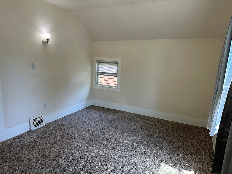 353 Harris St — Photo 37