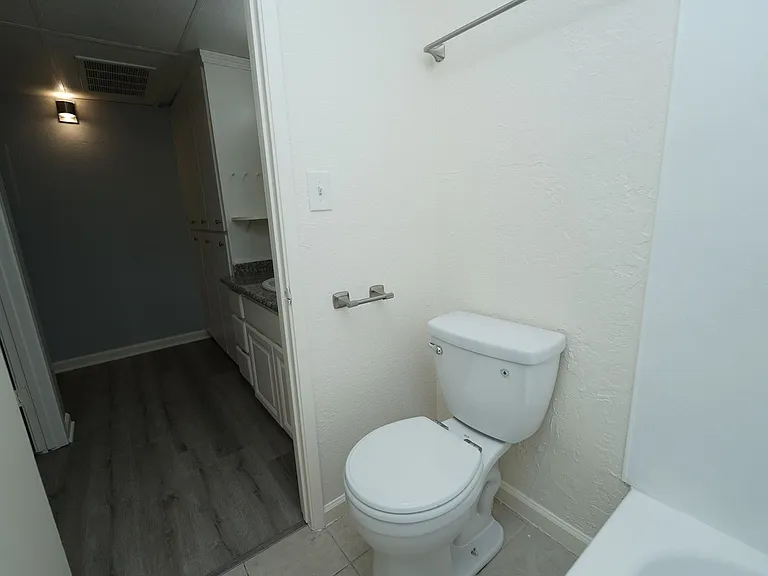 1717 W St — Photo 14