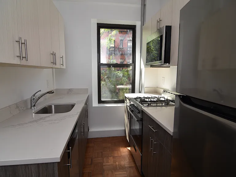 611 W 180th St #9 — Photo 8
