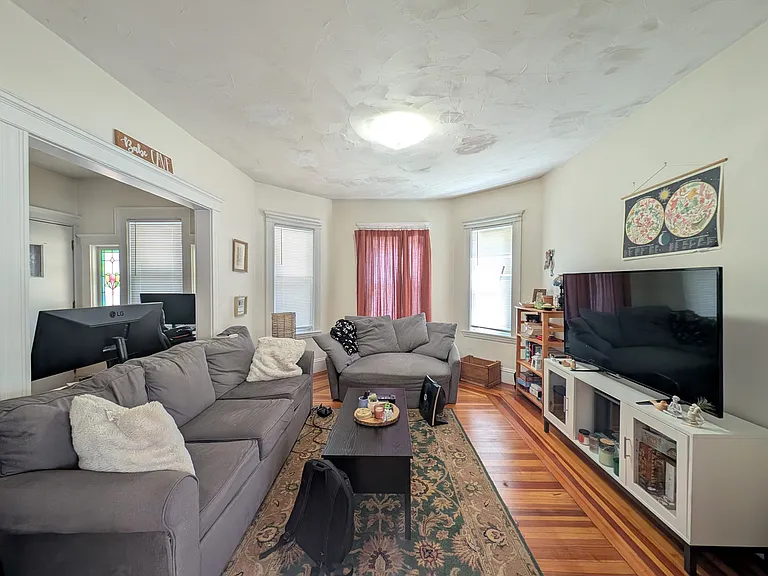 16 Central Rd #1 — Photo 4
