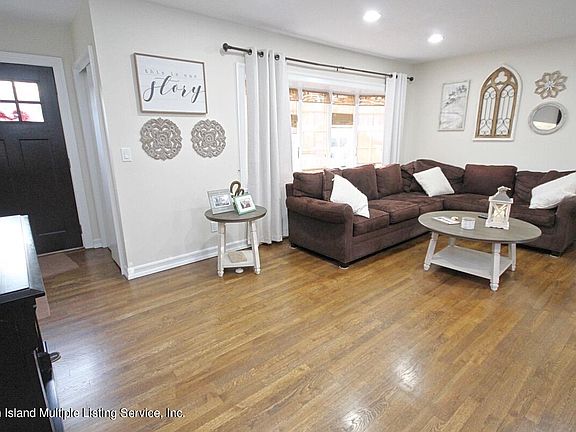 5th image of 223 Chesterton Ave