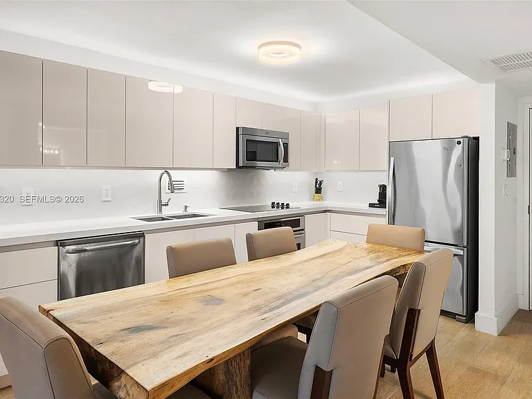 2301 Collins Ave #1129 — Photo 8