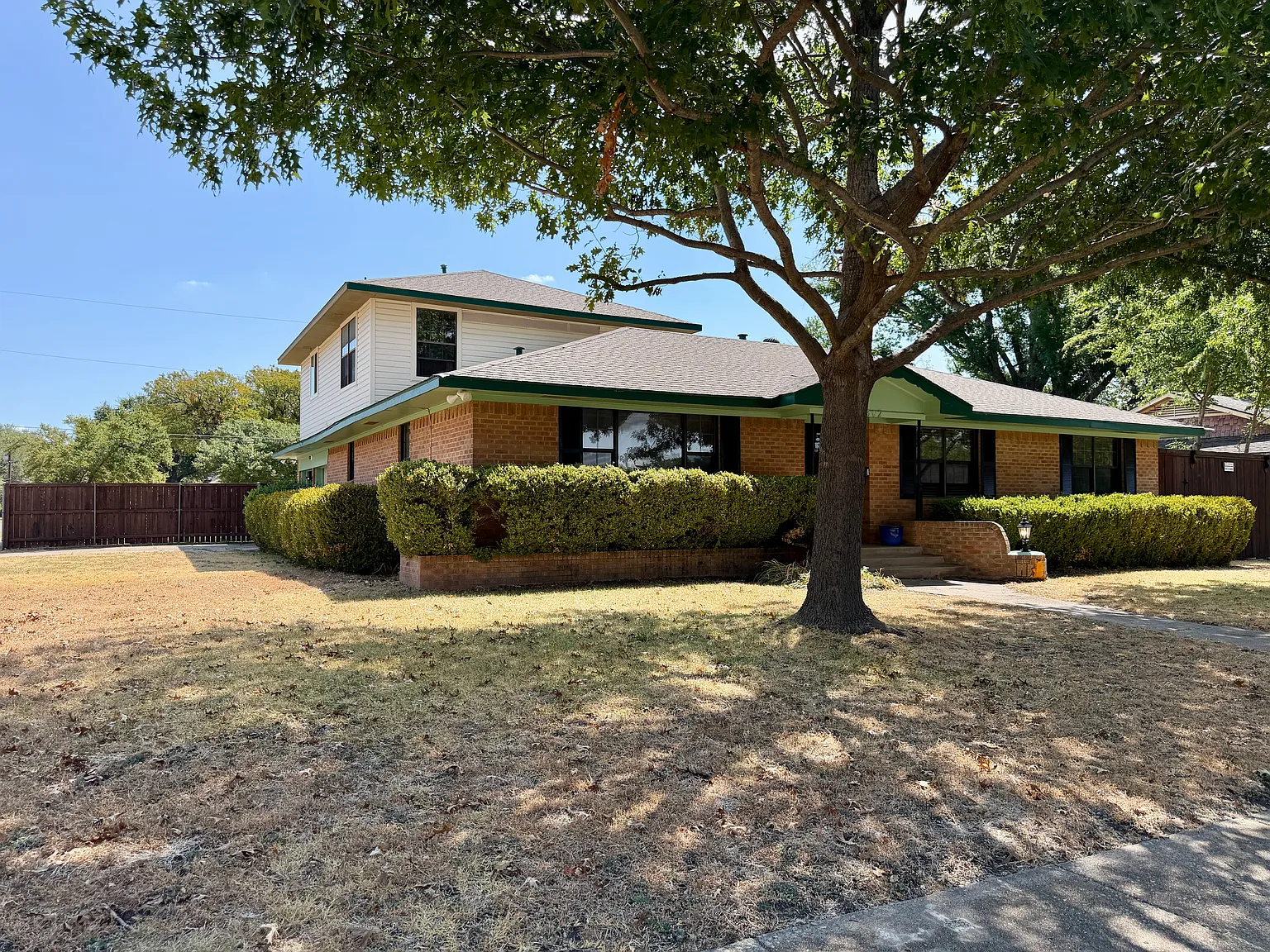 4 bed, 3.5 bath, 2600 sqft, $3,500 — Photo 1