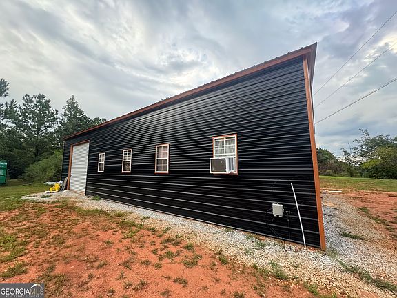 2nd image of 802 Kelly Rd