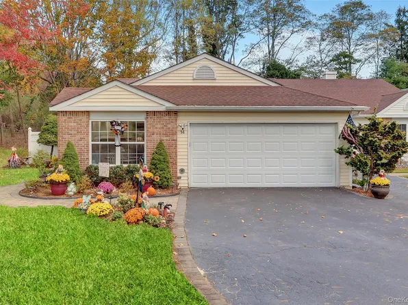 14 Chipmunk Trail, Coram, NY 11727