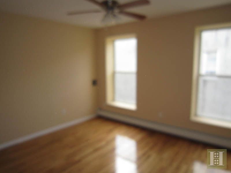 1st image of 527 1/2 Manhattan Ave
