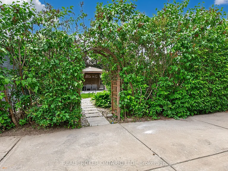 14 Mortimer Ave — Photo 35