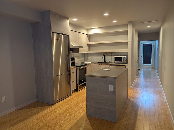 3rd image of 979 N 45th St