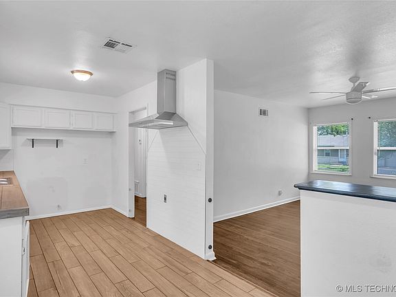 5th image of 285 E 52nd St N