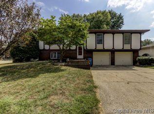 420 Merrymen Ln, Springfield, IL 62704