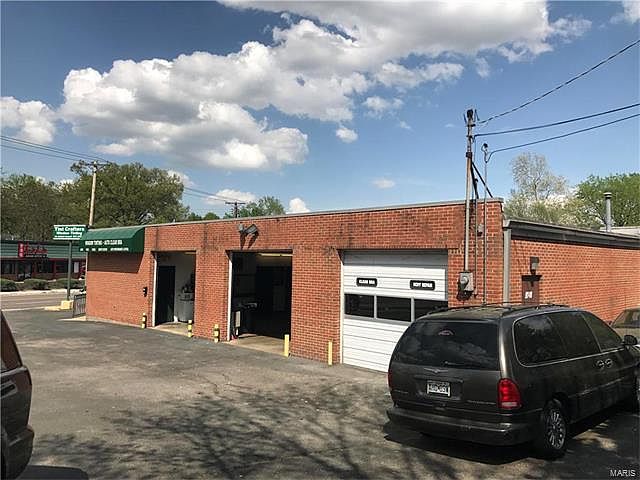 2nd image of 9740 Manchester Rd