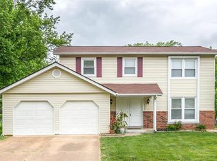 1555 McKelvey Rd, Maryland Heights, MO 63043