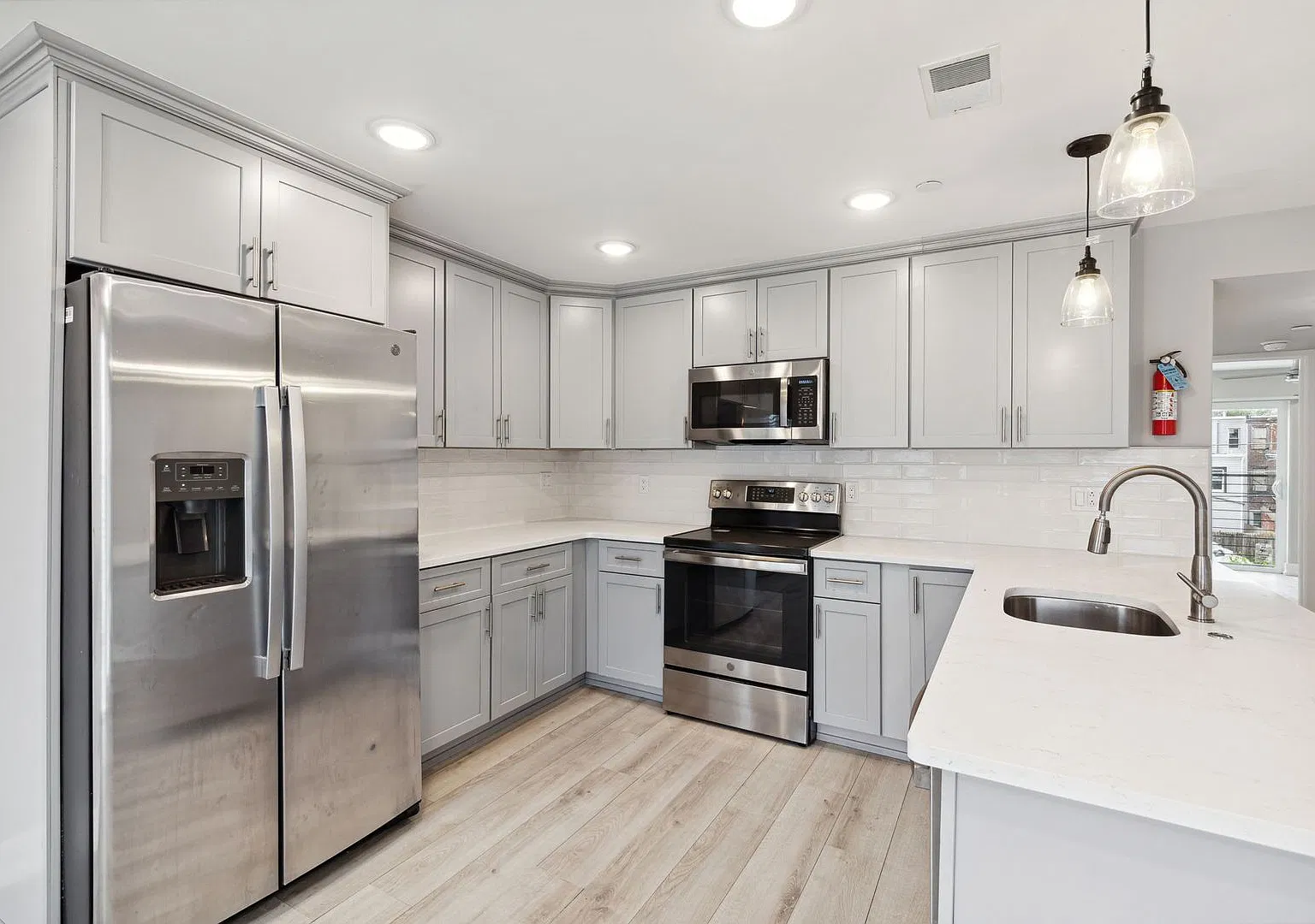 2408 N Mascher St — Photo 3