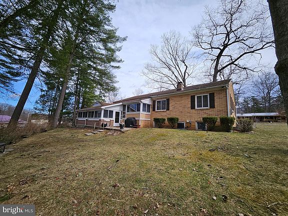4th image of 137 N Hawthorne Dr