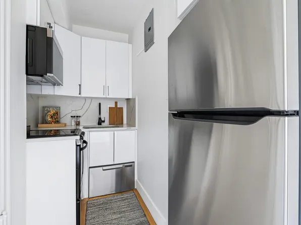 25 East 67th Street image 4 of 4