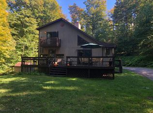 16 E Lake Rd, Moscow, PA 18444