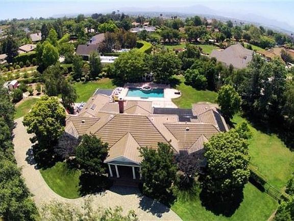 2nd image of 118 Encino Ave
