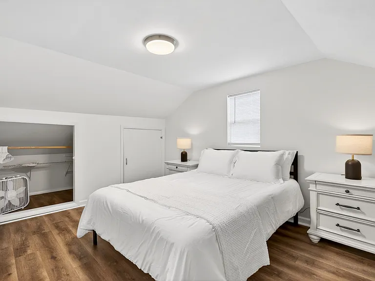 138 W Loretta Ave — Photo 30