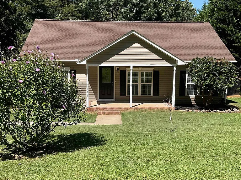 379 Brookfield Dr — Photo 1
