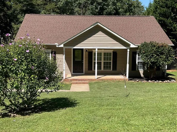 379 Brookfield Dr, Statesville, NC 28625