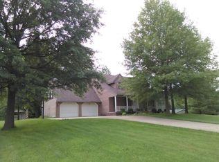 16177 N Country Estates Rd, Effingham, IL 62401