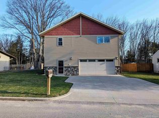 912 Wilson St, Marquette, MI 49855