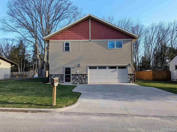 912 Wilson St, Marquette, MI 49855
